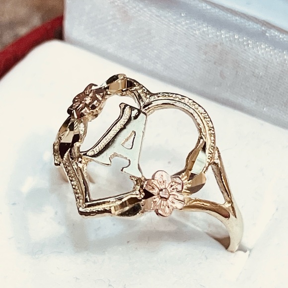 Initial Ring 10k gold - Picture 5 of 7